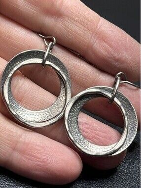 B6292 Vtg Marjorie Baer SF dangle Textured Circle Silver tone Earrings 1.5" Drop